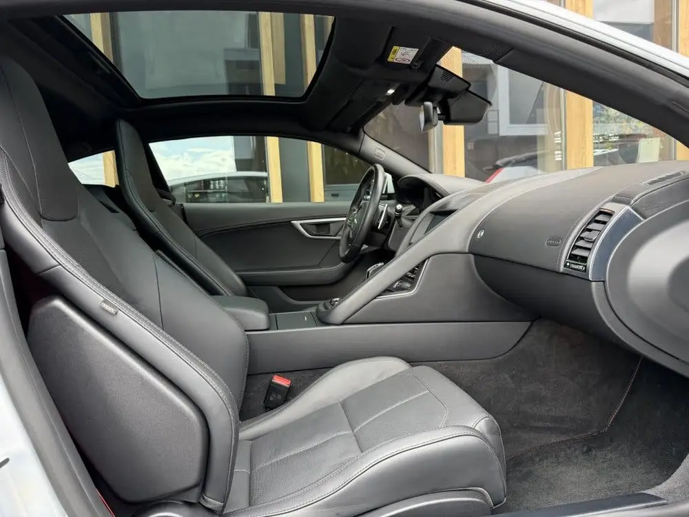 Jaguar F-Type P300 RWD R-Dynamic (bj 2021, automaat) uit 2021, foto 19