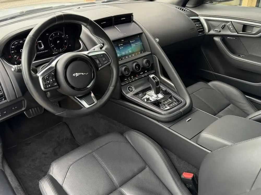 Jaguar F-Type P300 RWD R-Dynamic (bj 2021, automaat) uit 2021, foto 3