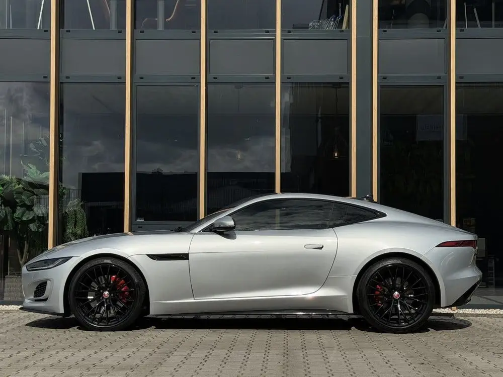 Jaguar F-Type P300 RWD R-Dynamic (bj 2021, automaat) uit 2021, foto 4