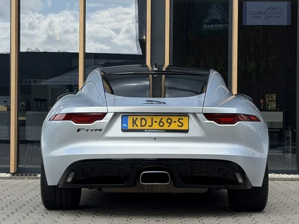 Jaguar F-Type P300 RWD R-Dynamic (bj 2021, automaat) uit 2021, foto 8