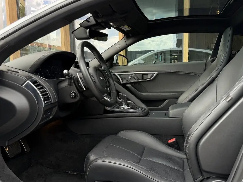 Jaguar F-Type P300 RWD R-Dynamic (bj 2021, automaat) uit 2021, foto 9