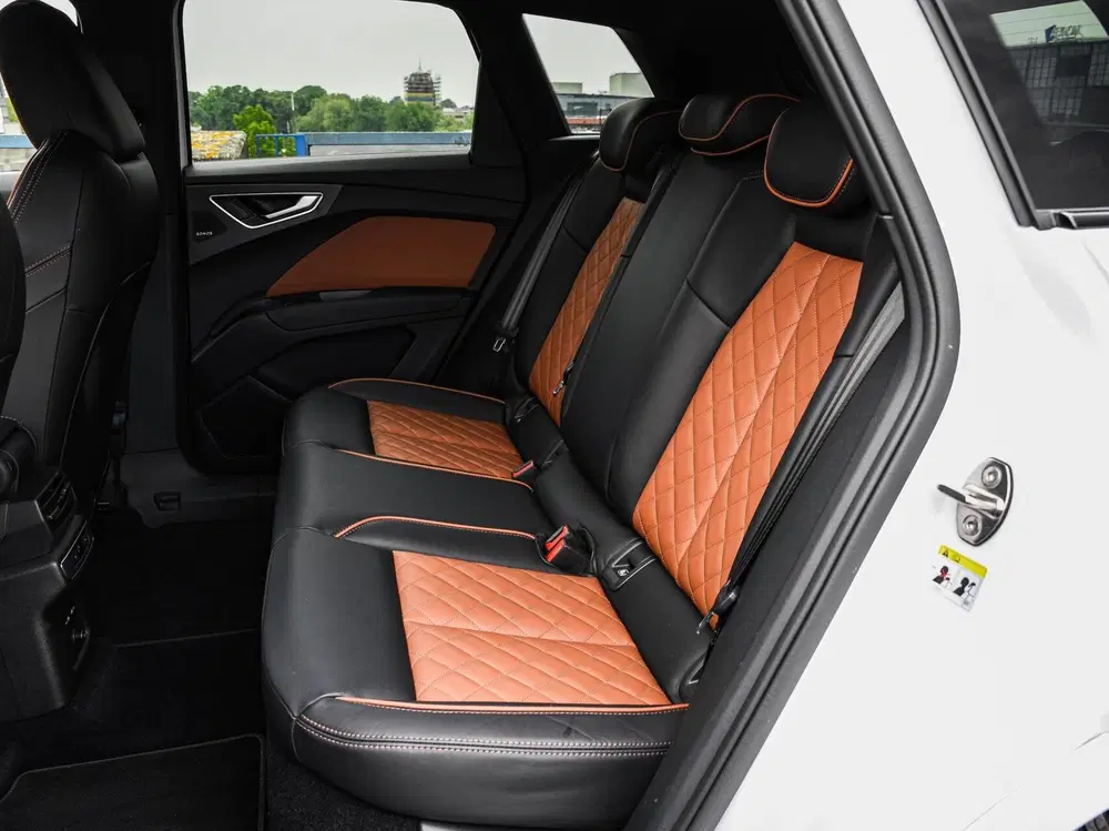 Audi Q4 e-tron 40 Launch edition S Competition 77 kWh uit 2022, foto 14