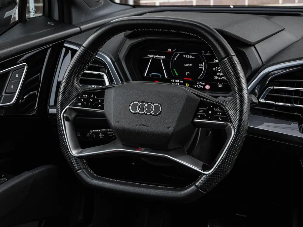 Audi Q4 e-tron 40 Launch edition S Competition 77 kWh uit 2022, foto 18