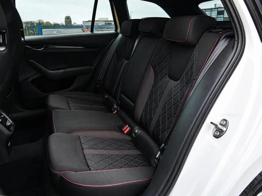Skoda Octavia 1.4 TSI RS iV PHEV Business 245 PK Panor uit 2021, foto 13