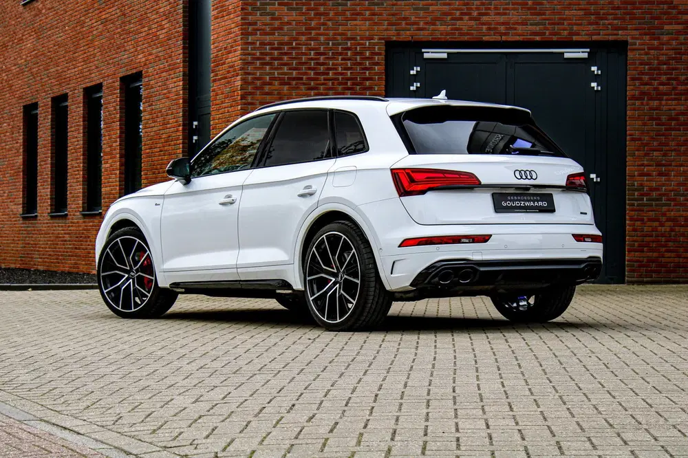 Audi Q5 55 TFSI e S edition uit 2022, foto 2