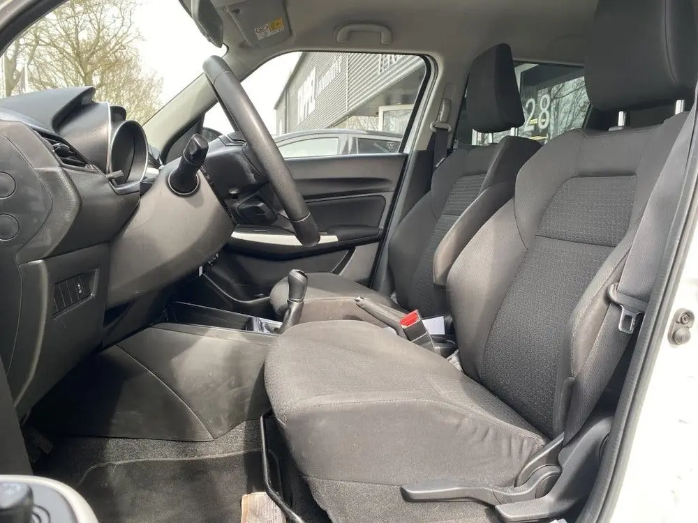Suzuki Swift 1.2 Select Stoelverwarming/Carplay/L.M. uit 2019, foto 6
