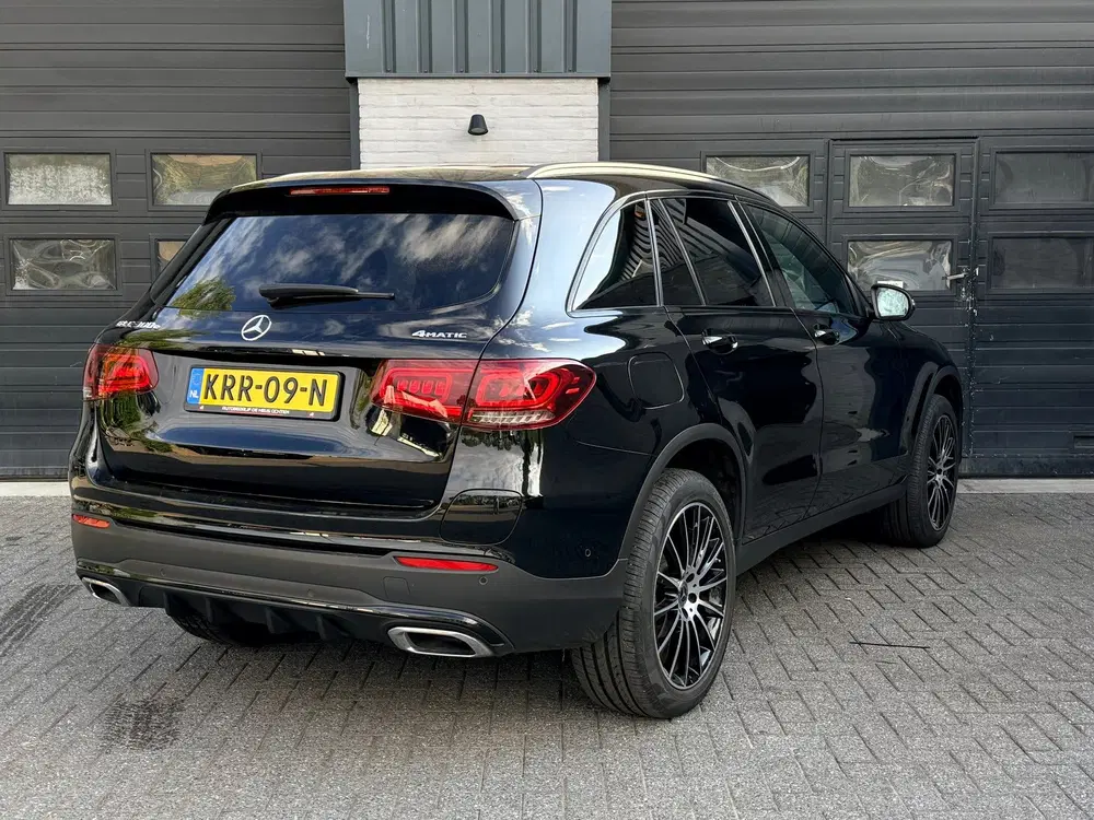 Mercedes-Benz GLC 300e 4MATIC Business Solution AMG uit 2022, foto 16