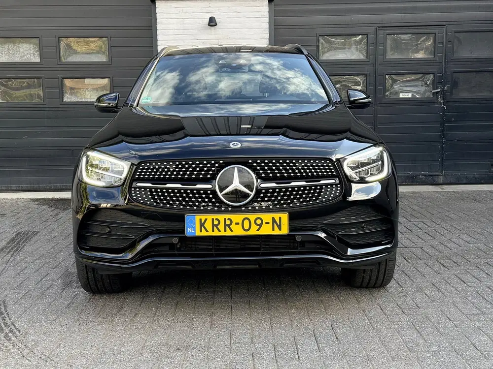 Mercedes-Benz GLC 300e 4MATIC Business Solution AMG uit 2022, foto 2