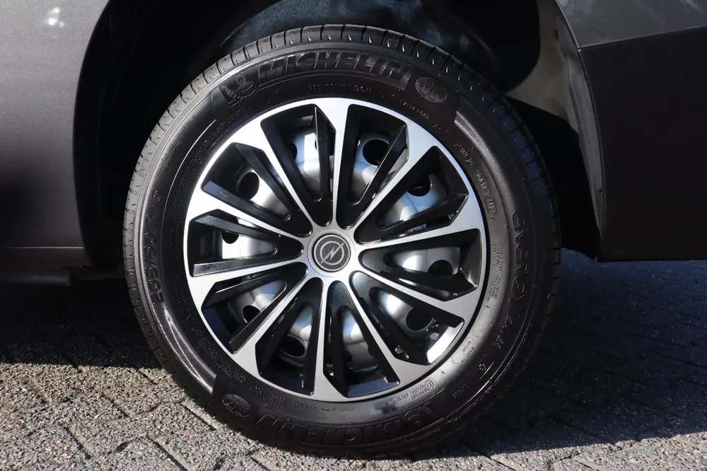 Opel Combo uit 2024, foto 10