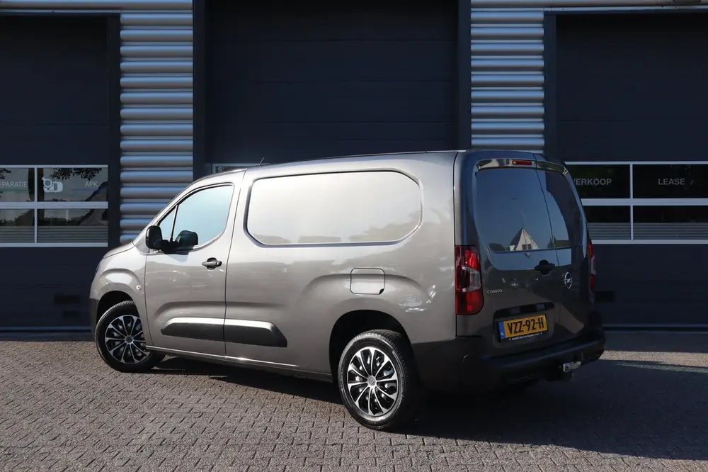 Opel Combo uit 2024, foto 2