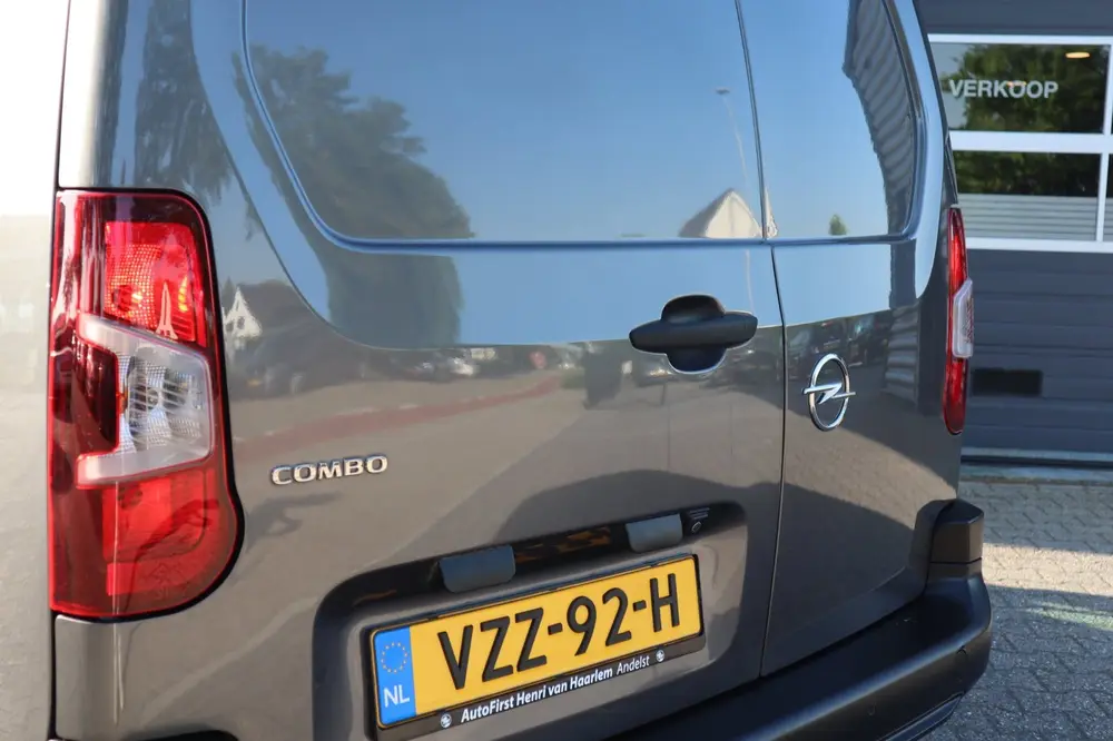 Opel Combo uit 2024, foto 3