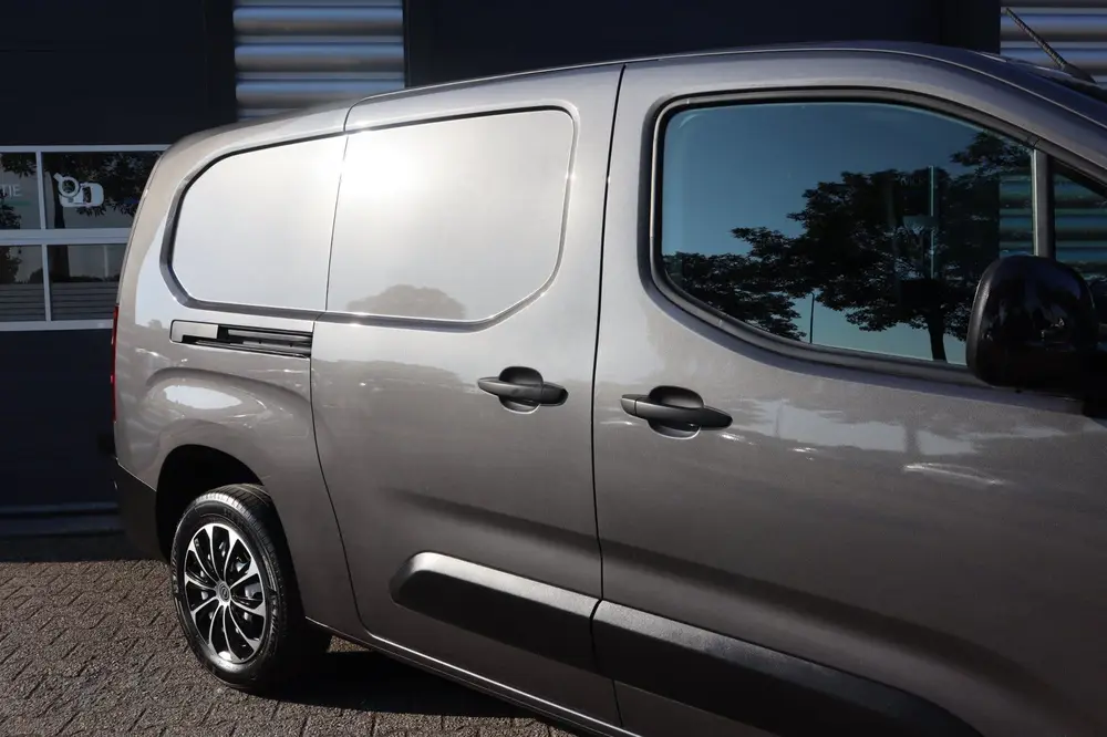 Opel Combo uit 2024, foto 7