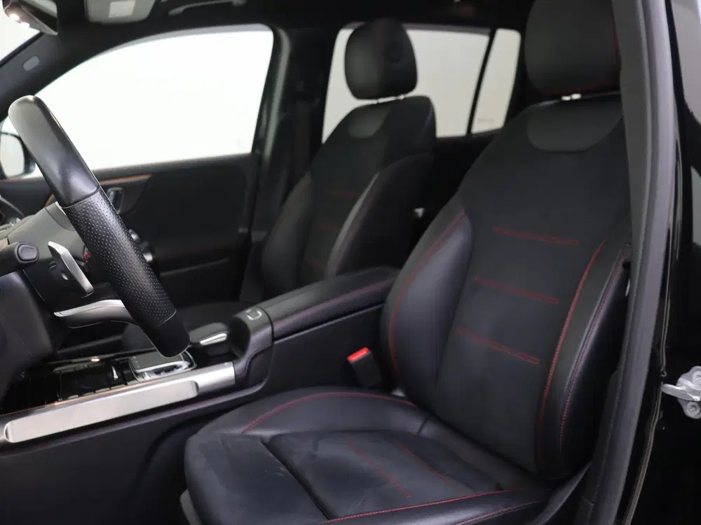Mercedes-Benz GLB 200 Business Solution AMG uit 2020, foto 13