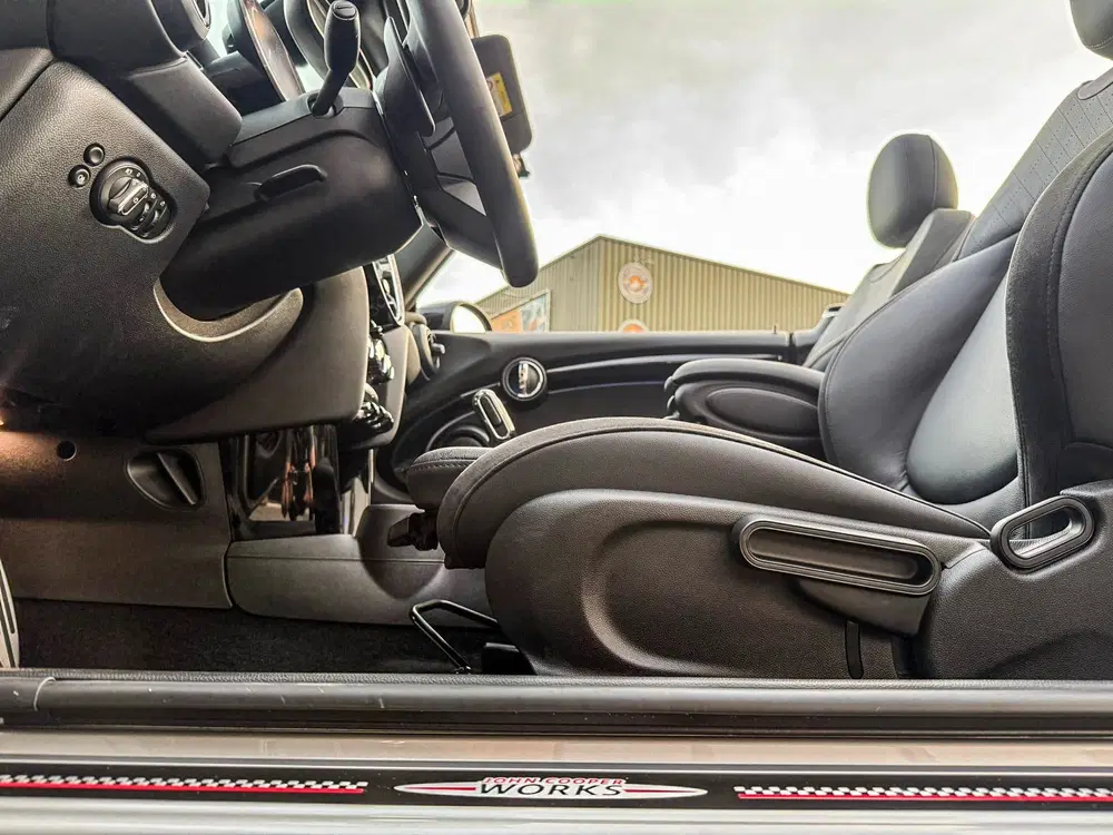 Mini Cabrio 2.0 John Cooper Works JCW Pack F1 aut 231p uit 2023, foto 16