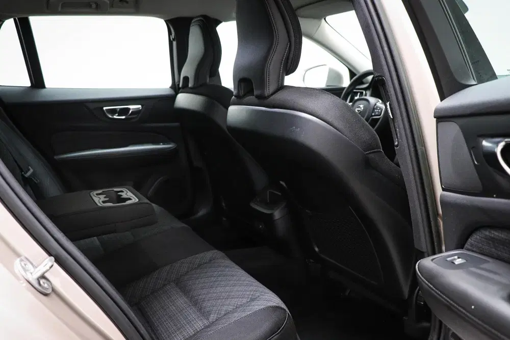 Volvo V60 2.0 B3 Essential uit 2022, foto 11