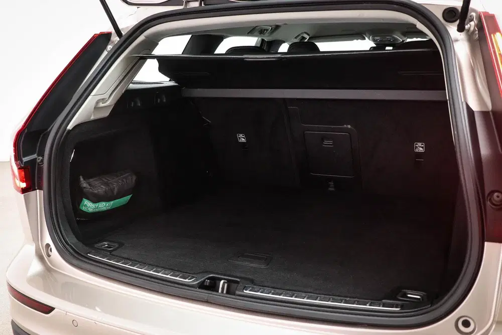 Volvo V60 2.0 B3 Essential uit 2022, foto 13