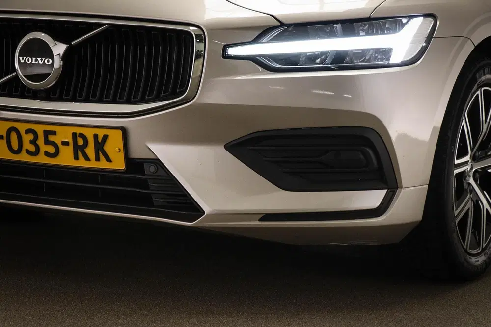 Volvo V60 2.0 B3 Essential uit 2022, foto 15