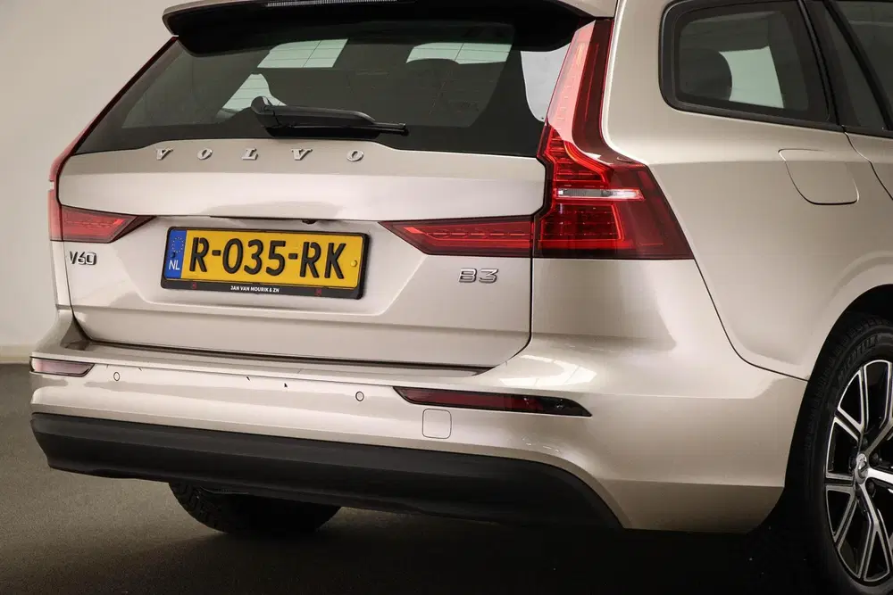 Volvo V60 2.0 B3 Essential uit 2022, foto 19