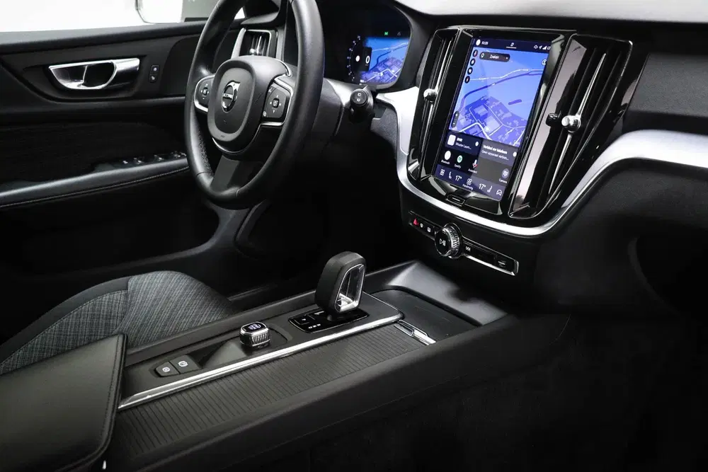 Volvo V60 2.0 B3 Essential uit 2022, foto 3