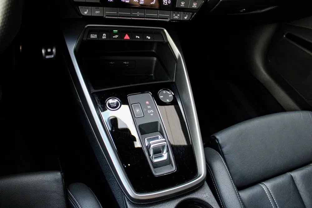 Audi A3 40 TFSI e S Edition uit 2021, foto 14