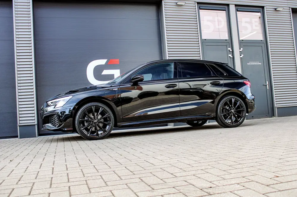 Audi A3 40 TFSI e S Edition uit 2021, foto 2