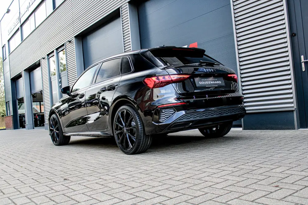 Audi A3 40 TFSI e S Edition uit 2021, foto 3