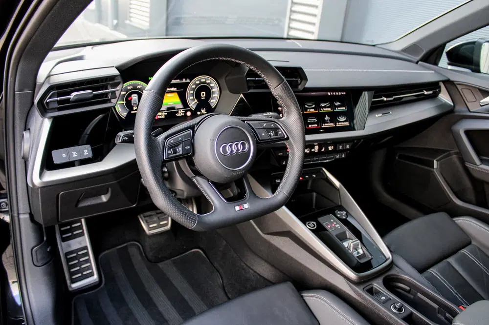 Audi A3 40 TFSI e S Edition uit 2021, foto 4