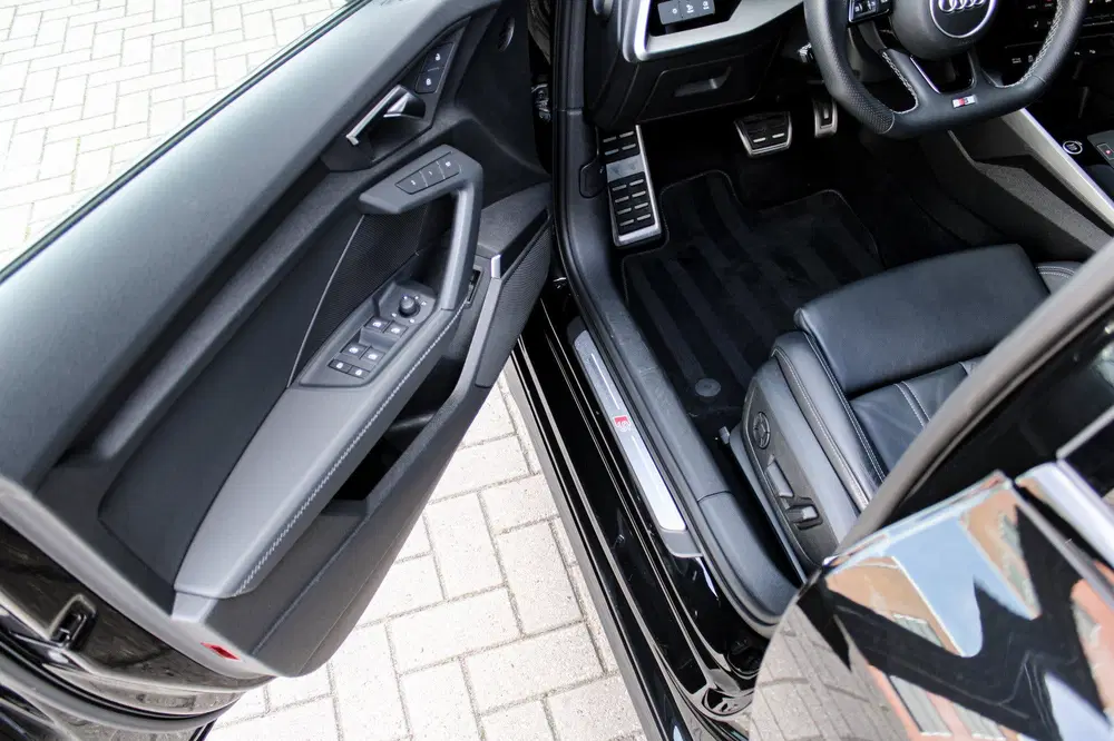 Audi A3 40 TFSI e S Edition uit 2021, foto 6