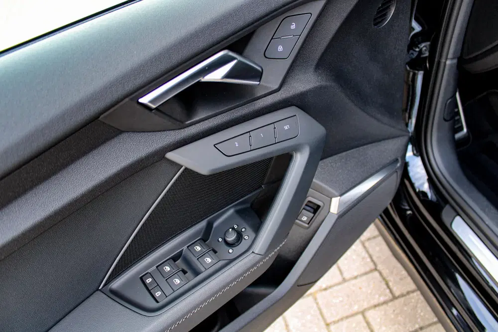 Audi A3 40 TFSI e S Edition uit 2021, foto 7