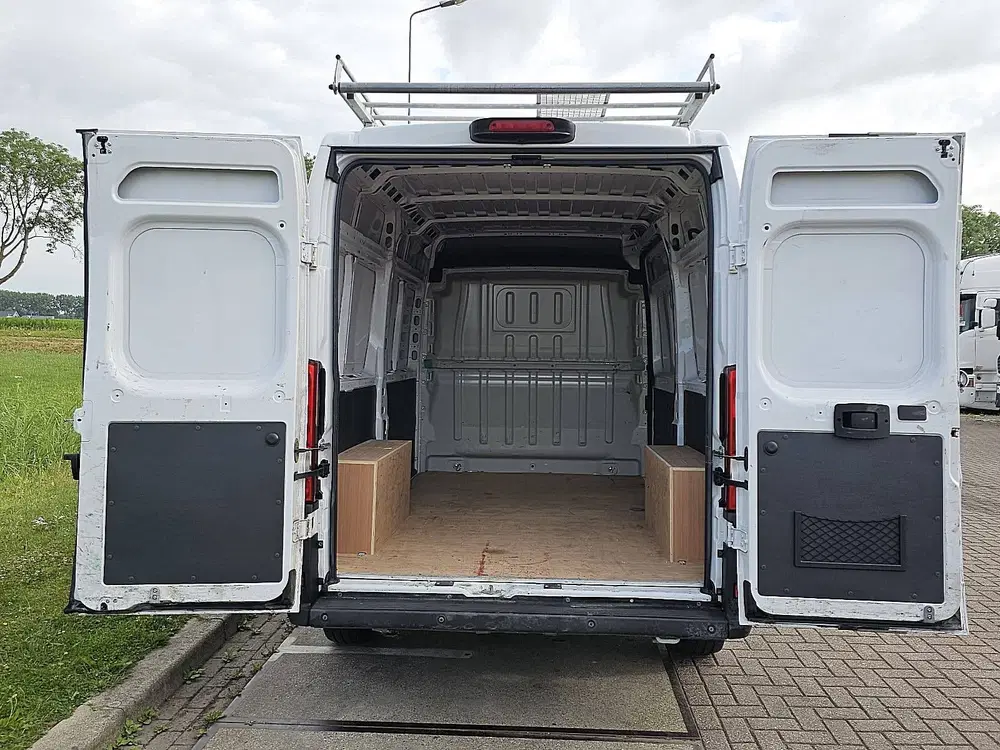 Peugeot Boxer 2.2 l2h2 imperiaal navi uit 2021, foto 15