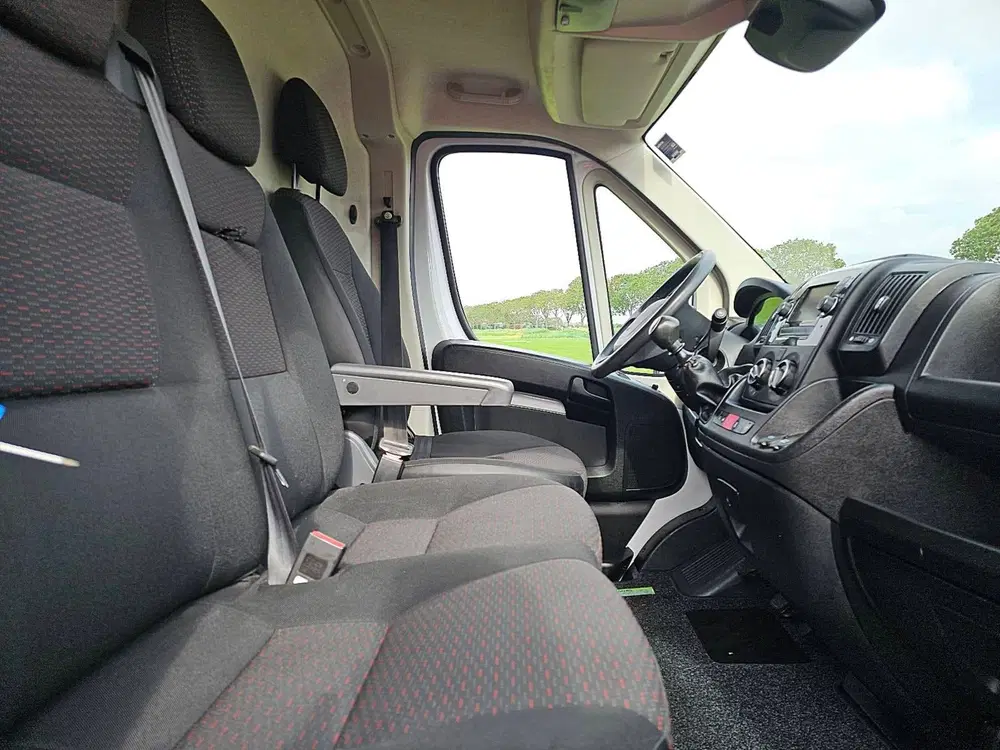Peugeot Boxer 2.2 l2h2 imperiaal navi uit 2021, foto 7