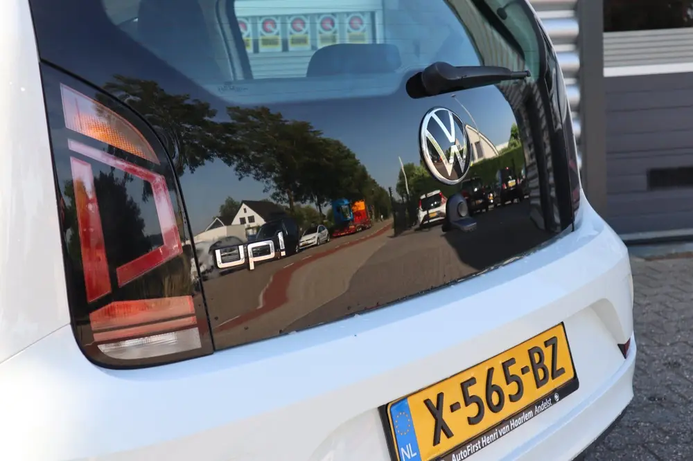 Volkswagen Up! uit 2023, foto 3