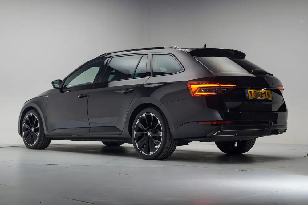 Skoda Superb COMBI 1.4 TSI iV PHEV Sportline Aut.[ Pano uit 2020, foto 3