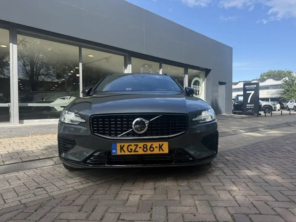 Volvo V60 T8 AWD Plus Dark uit 2026, foto 7