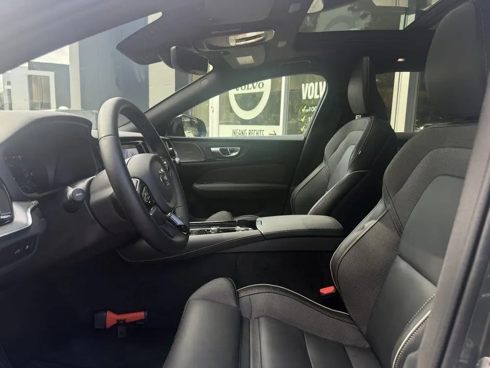 Volvo V60 T8 AWD Plus Dark uit 2026, foto 9
