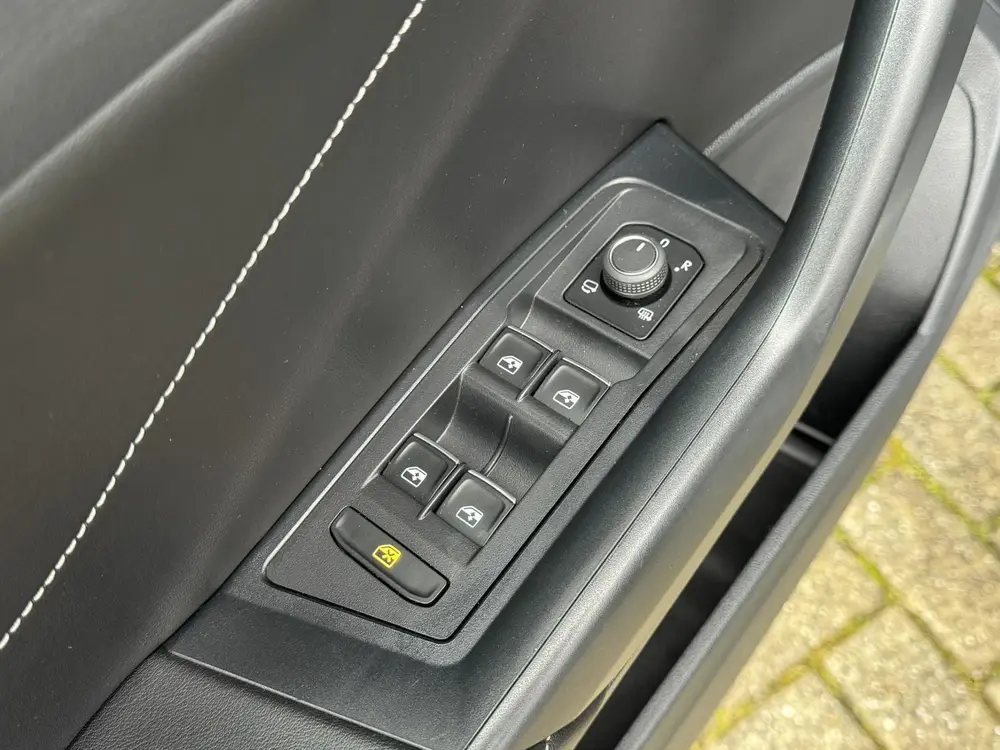 Volkswagen T-Roc 1.5 TSI 150pk Automaat / Panoramadak / Lede uit 2024, foto 18