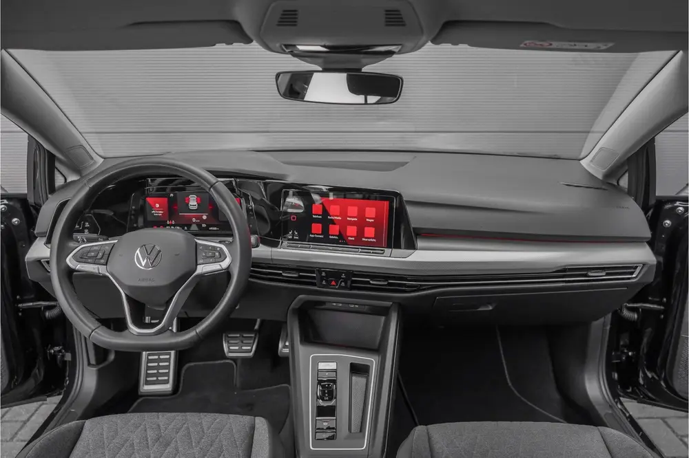 Volkswagen Golf 1.5 eTSI Move Style Pack ACC Camera 18" uit 2023, foto 2