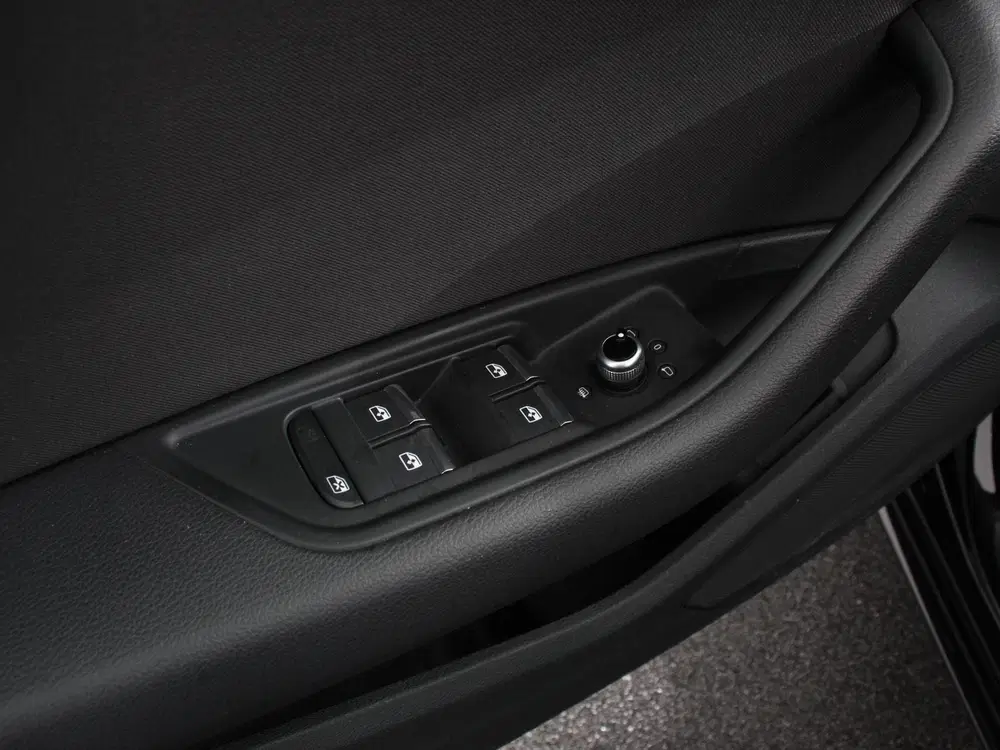 Audi A4 40 TFSI 205pk Automaat S Line Plus Navigat uit 2023, foto 13