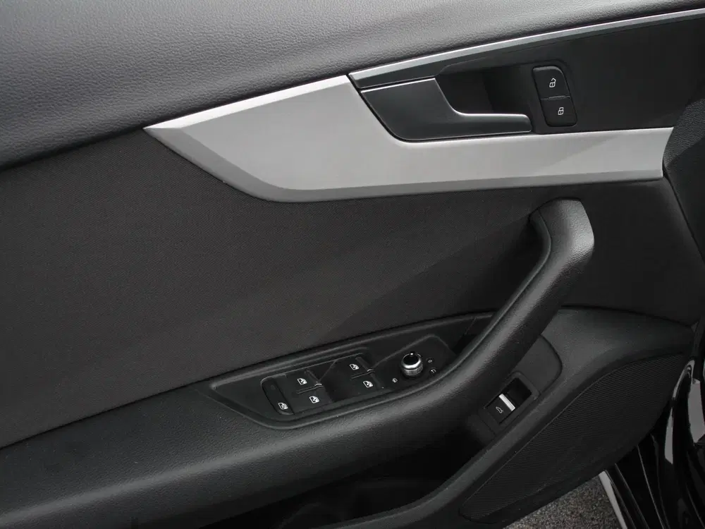 Audi A4 40 TFSI 205pk Automaat S Line Plus Navigat uit 2023, foto 14
