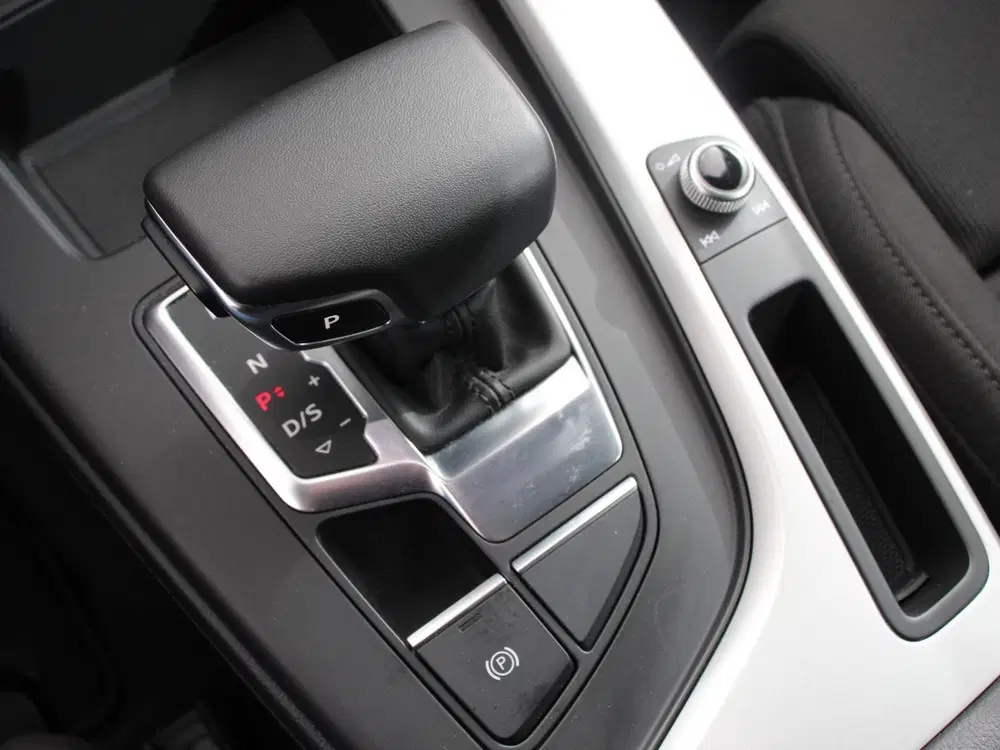 Audi A4 40 TFSI 205pk Automaat S Line Plus Navigat uit 2023, foto 20
