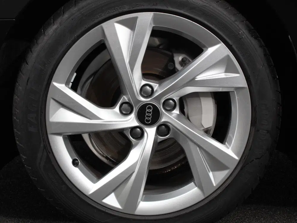 Audi A4 40 TFSI 205pk Automaat S Line Plus Navigat uit 2023, foto 3