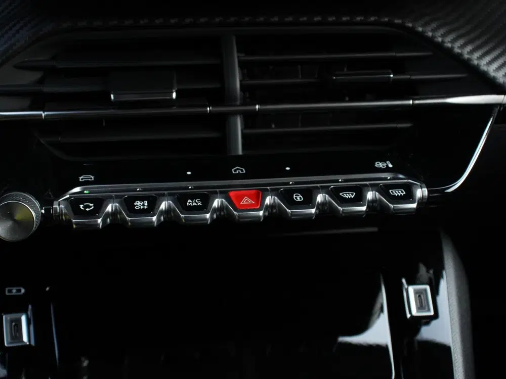 Peugeot 208 1.2 Hybrid 100PK Automaat Allure DEMO Navi uit 2025, foto 16