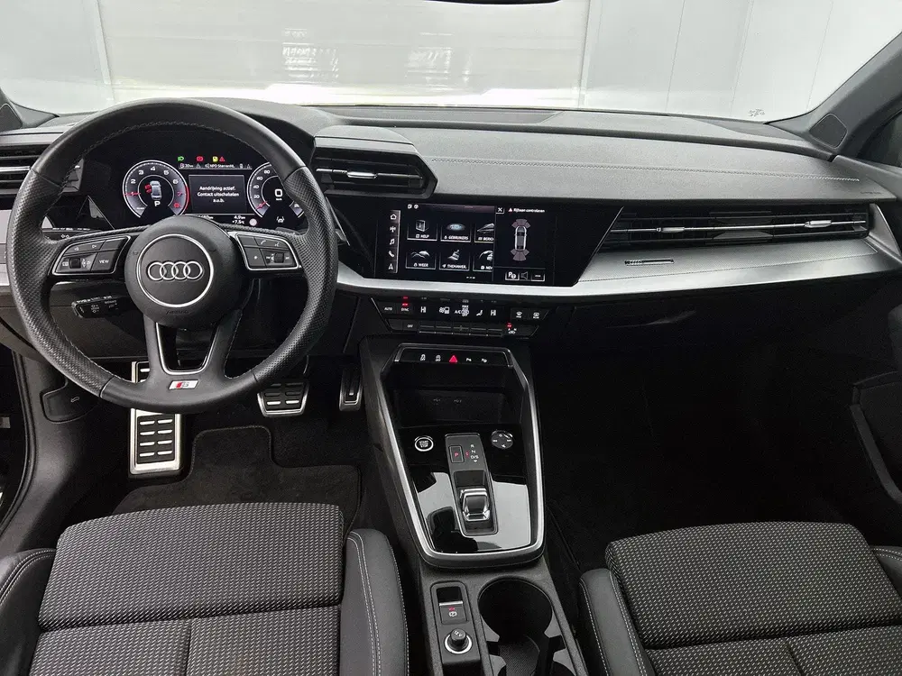 Audi A3 30 TFSI S edition DEMO Navigatie Apple C uit 2023, foto 19