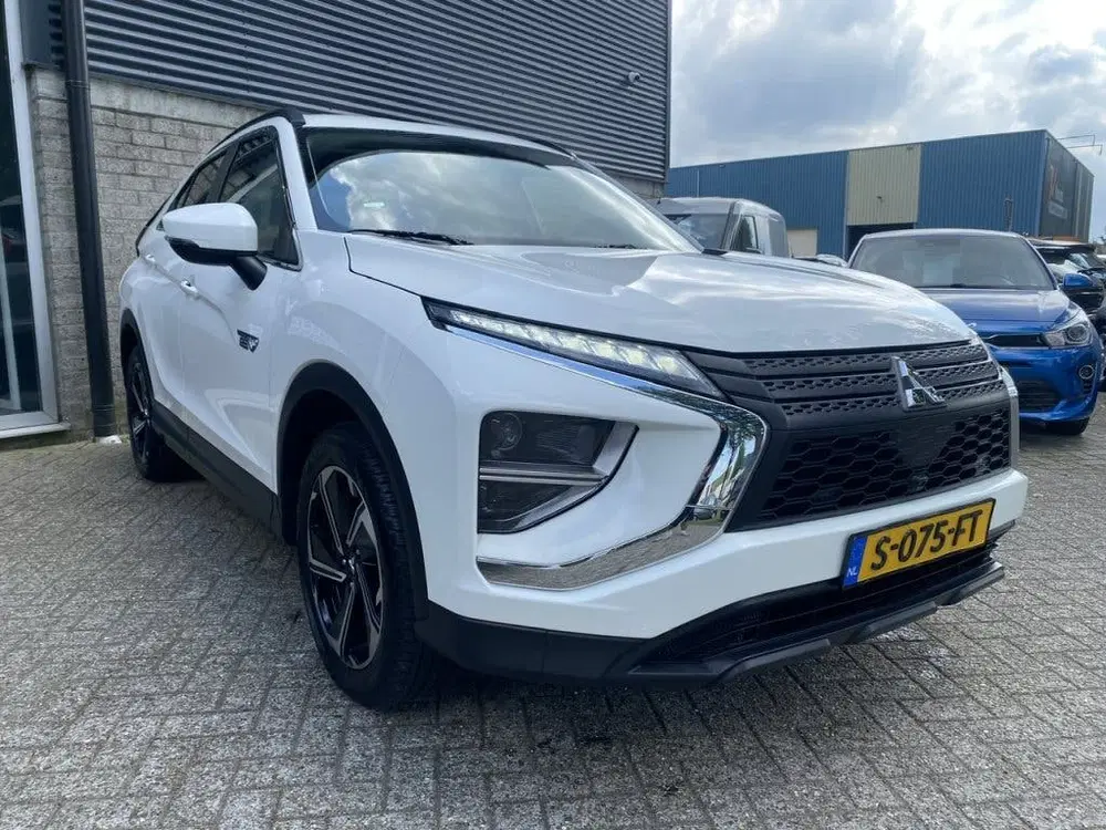 Mitsubishi Eclipse Cross 2.4 PHEV Prestige uit 2022, foto 3