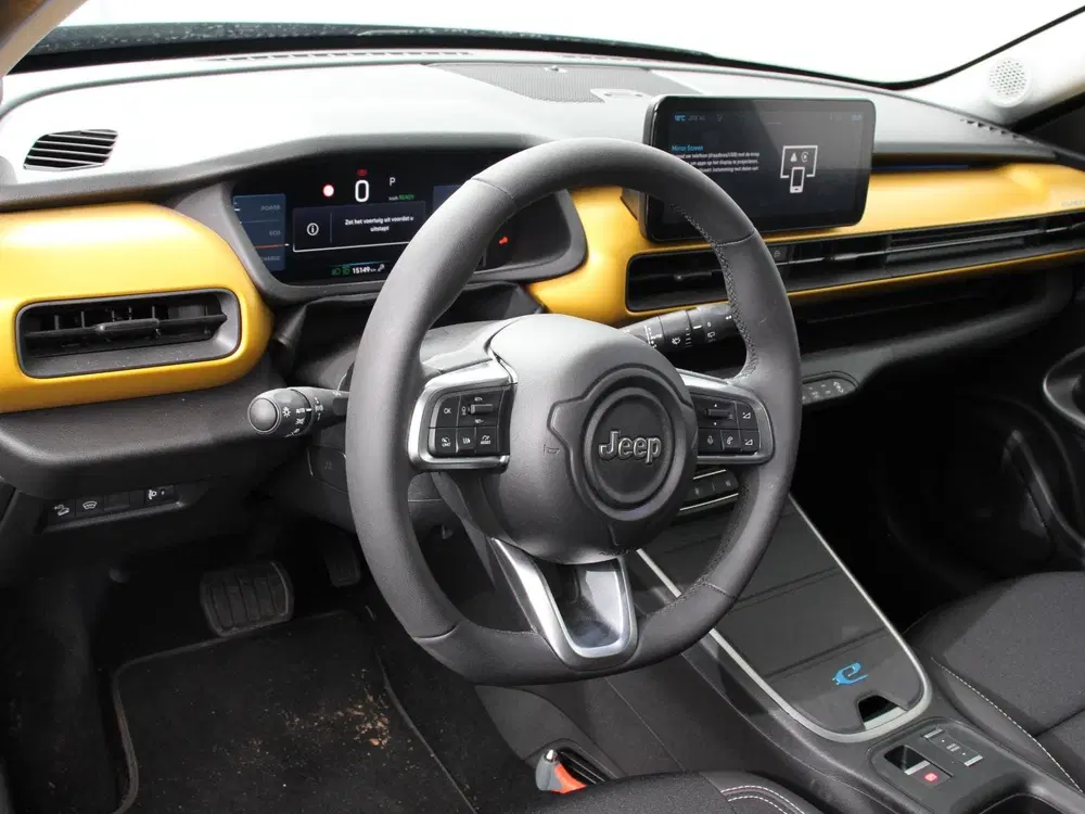 Jeep Avenger Summit 54 kWh SOH 96 uit 2024, foto 13