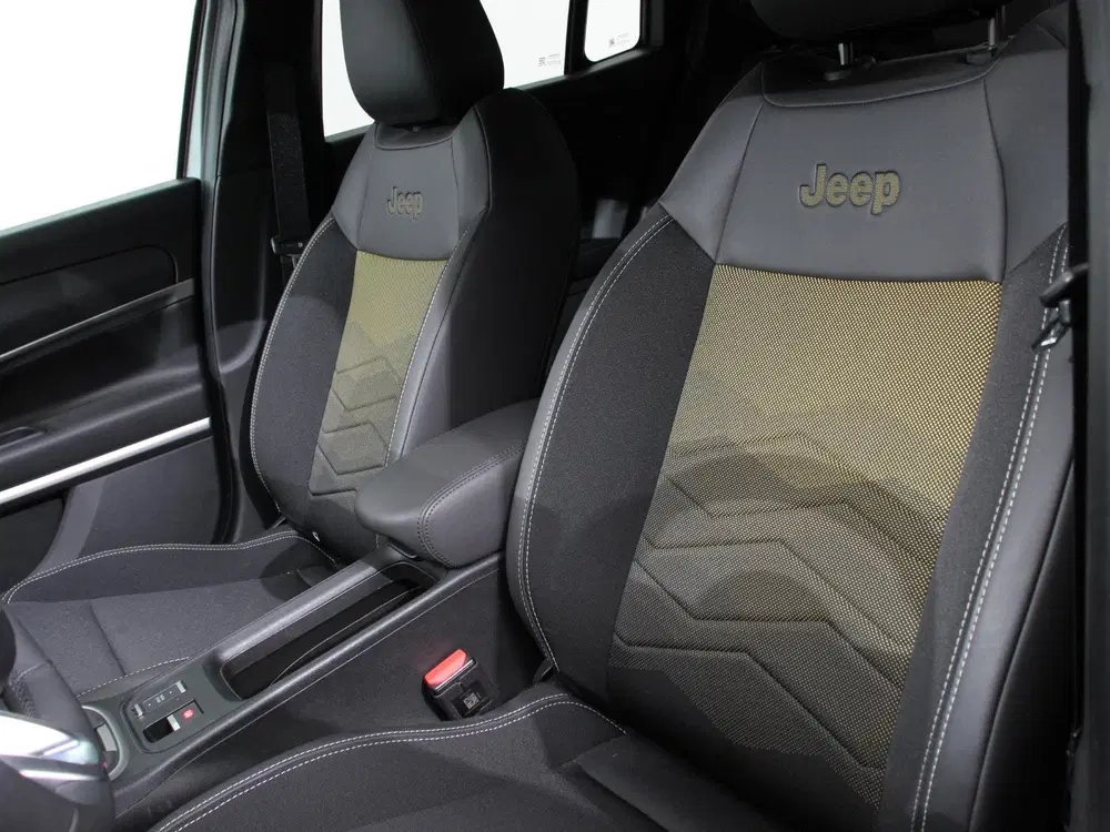 Jeep Avenger Summit 54 kWh SOH 96 uit 2024, foto 14