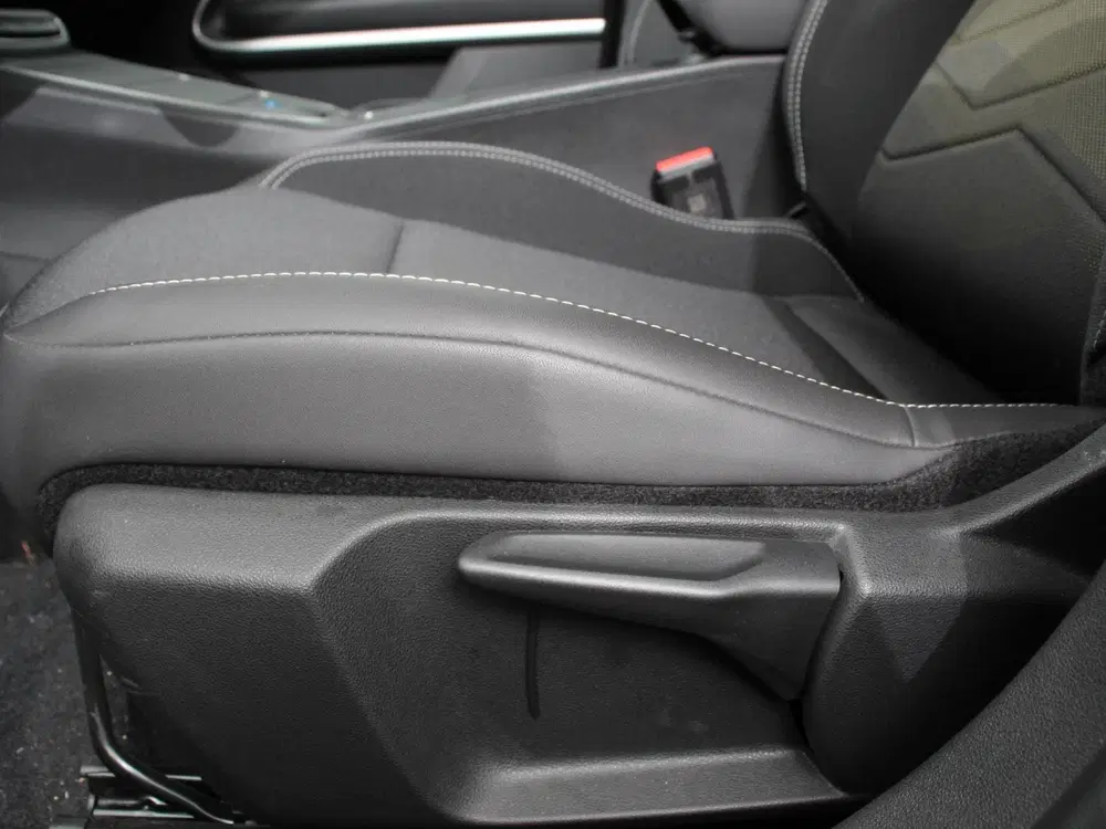 Jeep Avenger Summit 54 kWh SOH 96 uit 2024, foto 15