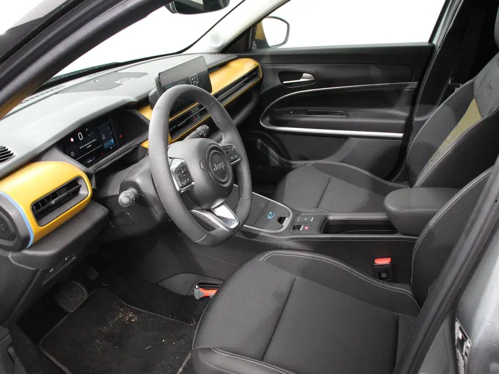 Jeep Avenger Summit 54 kWh SOH 96 uit 2024, foto 2
