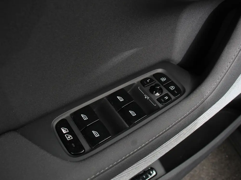 Polestar 2 Standard Range Single Motor 69 kWh DEMO 36 uit 2024, foto 19