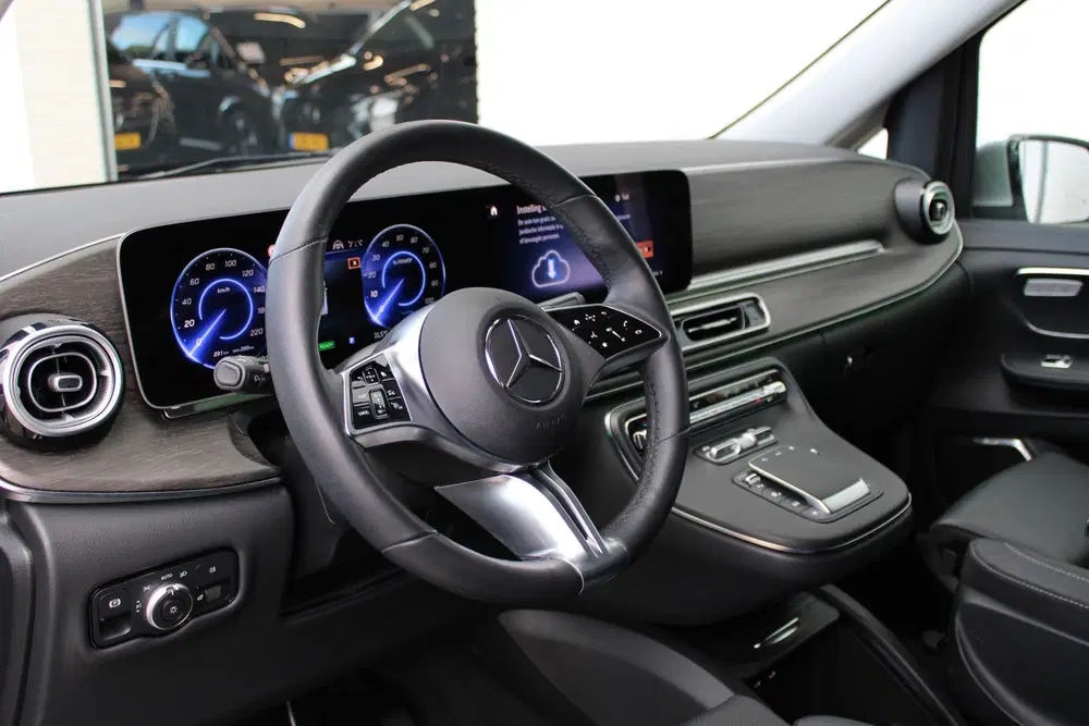 Mercedes-Benz EQV 300 L3 uit 2024, foto 12